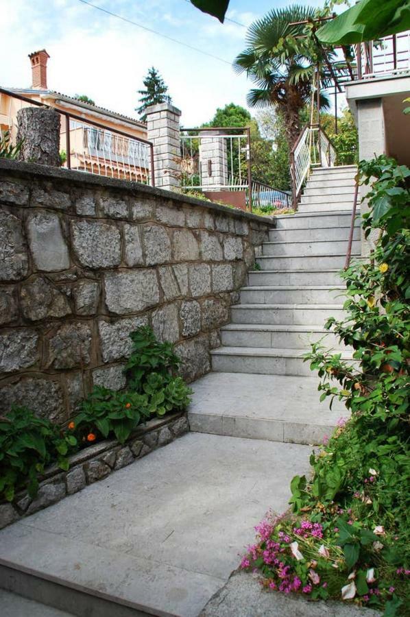 Studio Apartman Ziganto Ičići Buitenkant foto