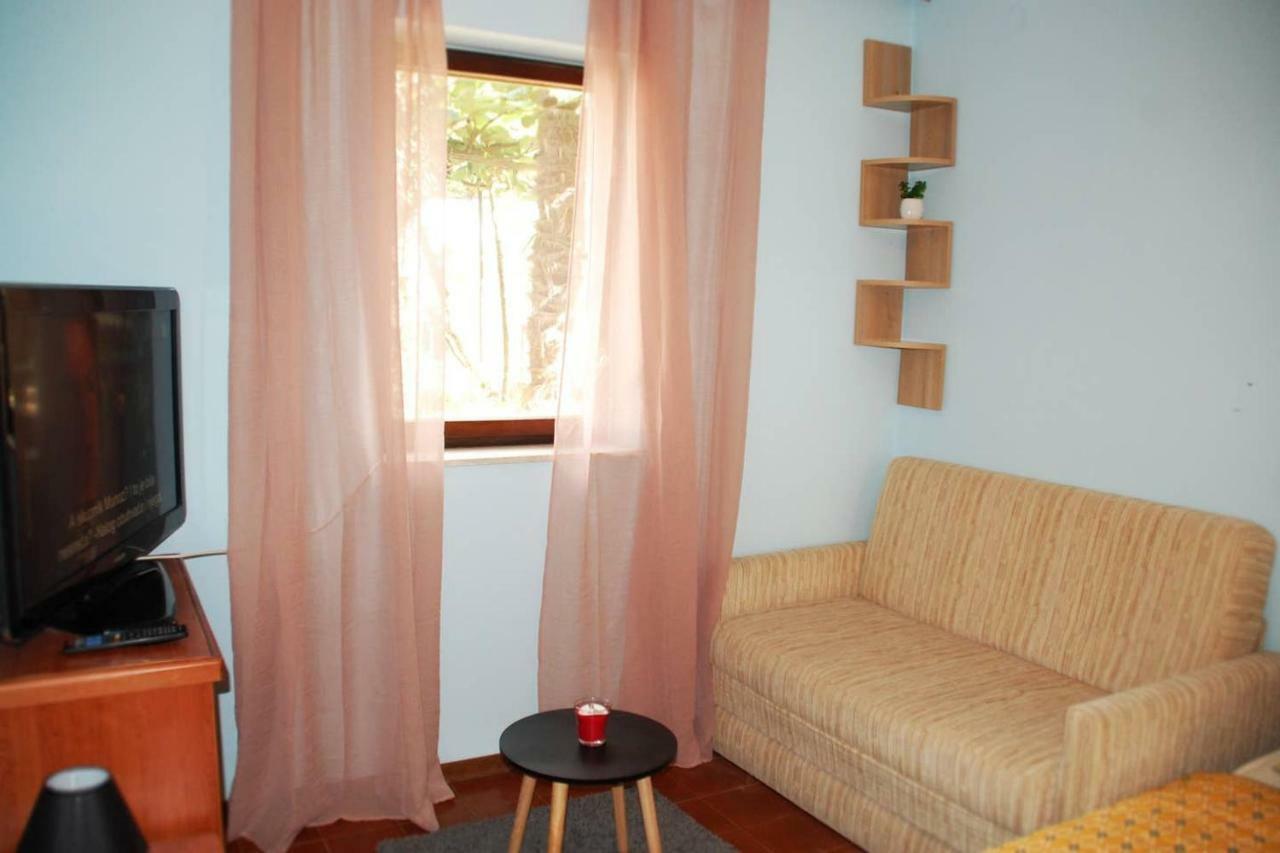 Studio Apartman Ziganto Ičići Buitenkant foto